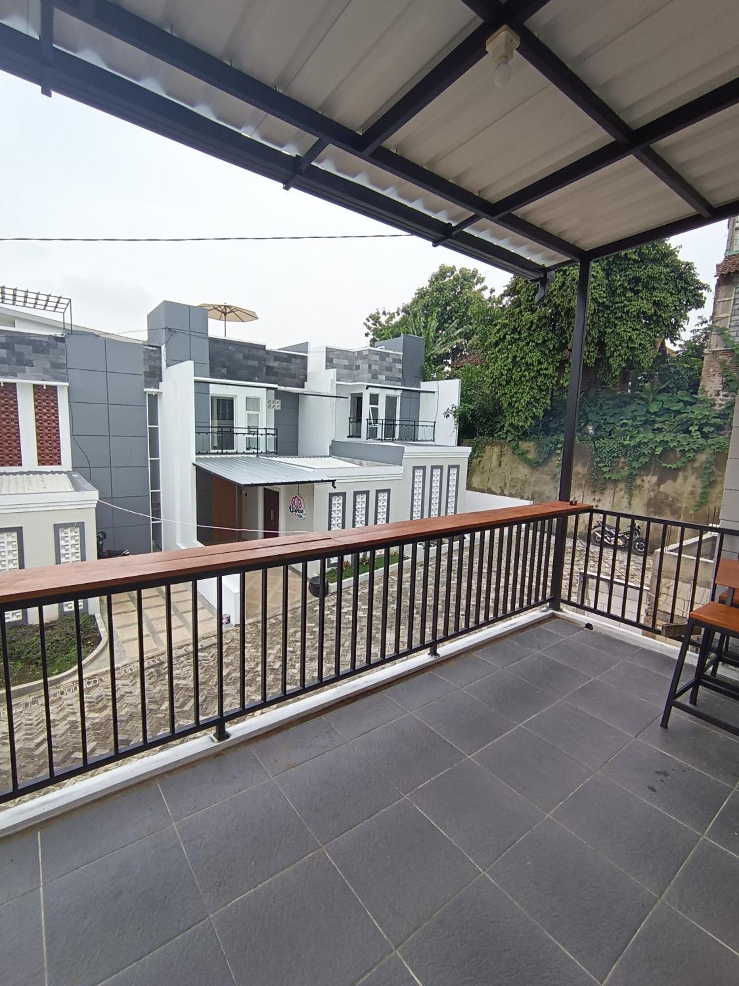 Villa Royal Arois Syariah Dekat Jatim Park 3 Tlekung エクステリア 写真